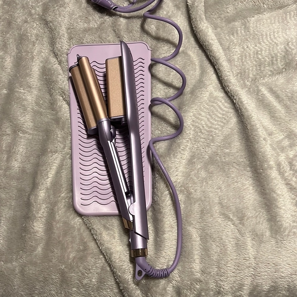 MONAT beach waver.